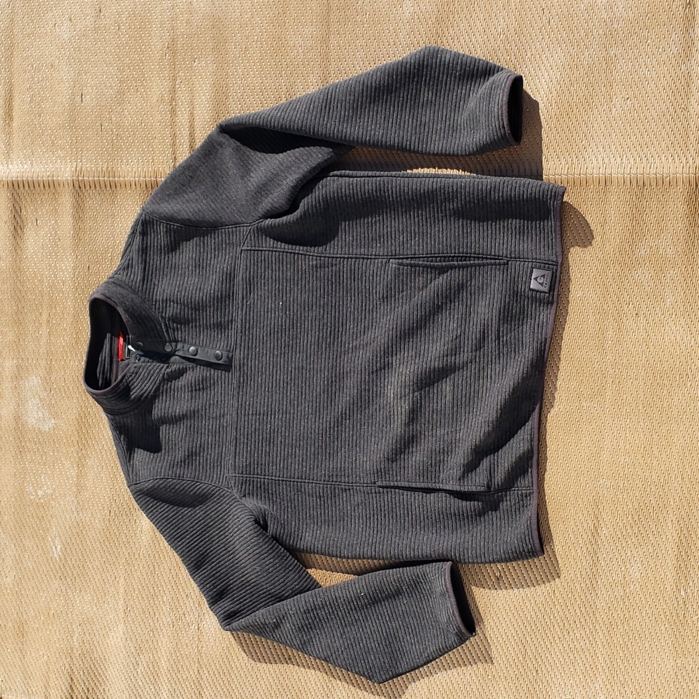 Gerry collared pullover sweatshirt.